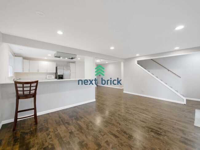 Foto del edificio - Beautiful 5-Bed Single-Family Home in Prime Kirkland Location!