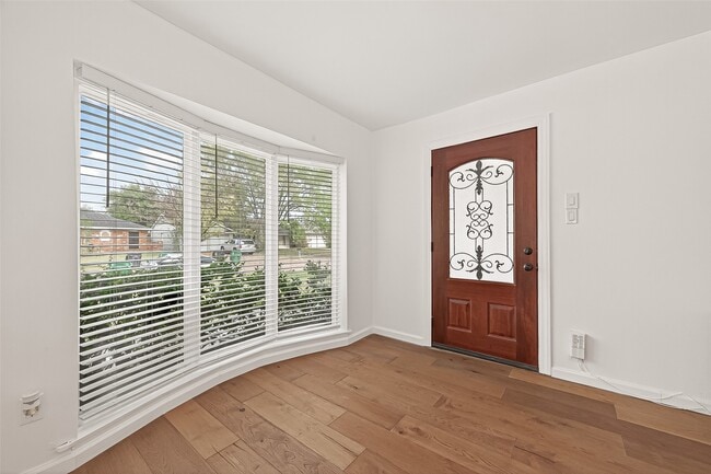 Building Photo - 10823 Sandstone St