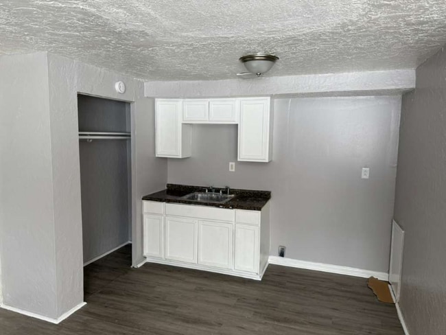 Building Photo - 15112 Euclid Ave