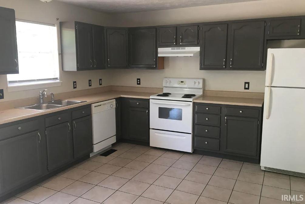 Building Photo - 3893 Chenango Pl