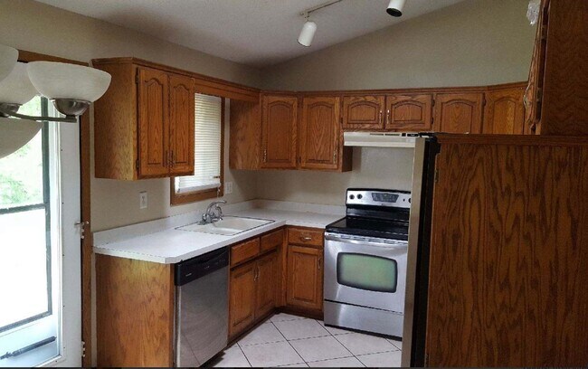 Building Photo - Spacious 3 bedroom 2 bath in St. Paul Park!