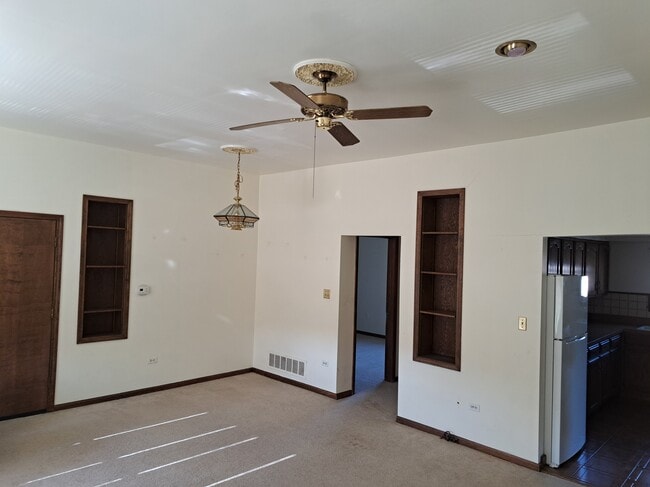 Building Photo - 3621 S Lituanica Ave