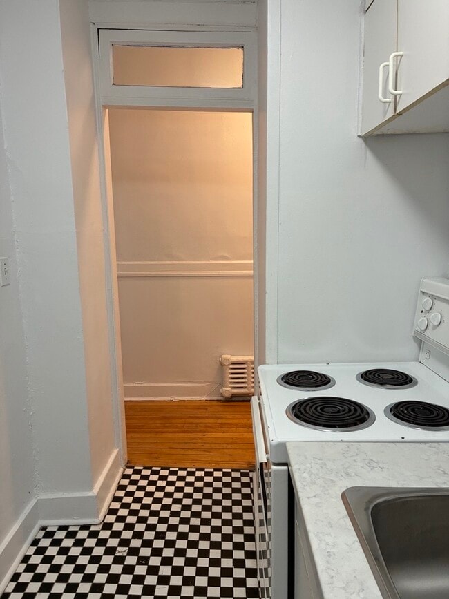 Building Photo - 320 Cooper St