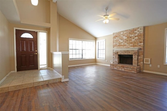 Building Photo - 10122 Chiselhurst Way