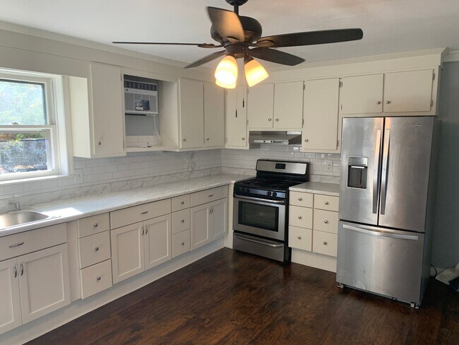 Foto del edificio - Newly Updated 2 Bedroom Townhouse - Availa...