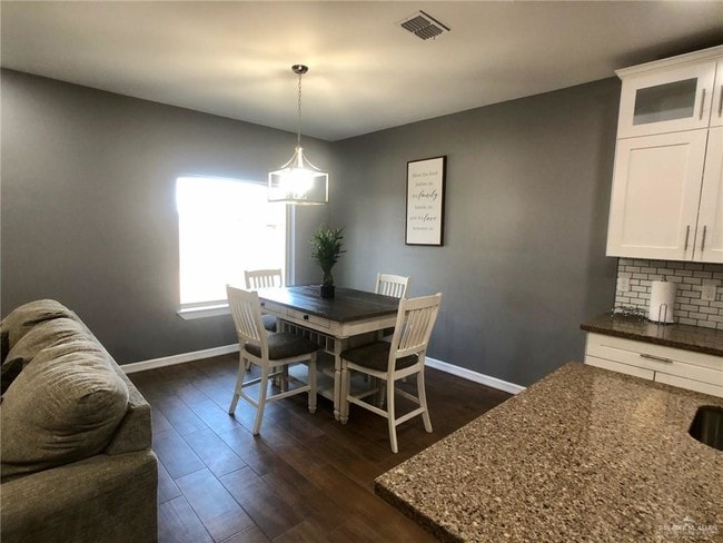 Building Photo - 18 Montemorelos St