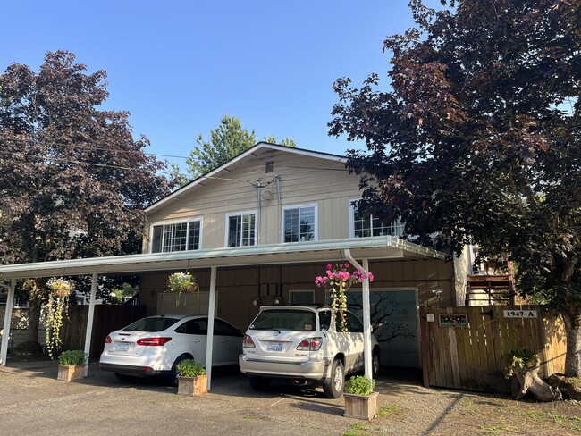 Front of duplex - 1947 Union Ave SE