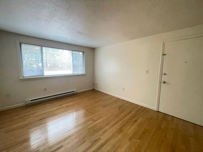 Foto del edificio - 175 Loudon Rd