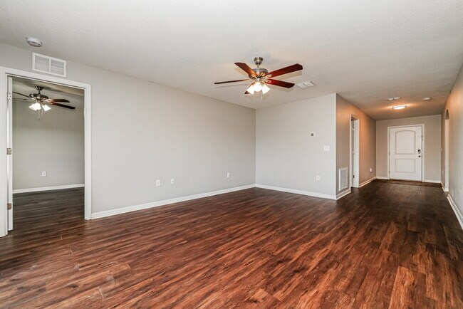 Foto del edificio - 720 Chatham Walk Dr
