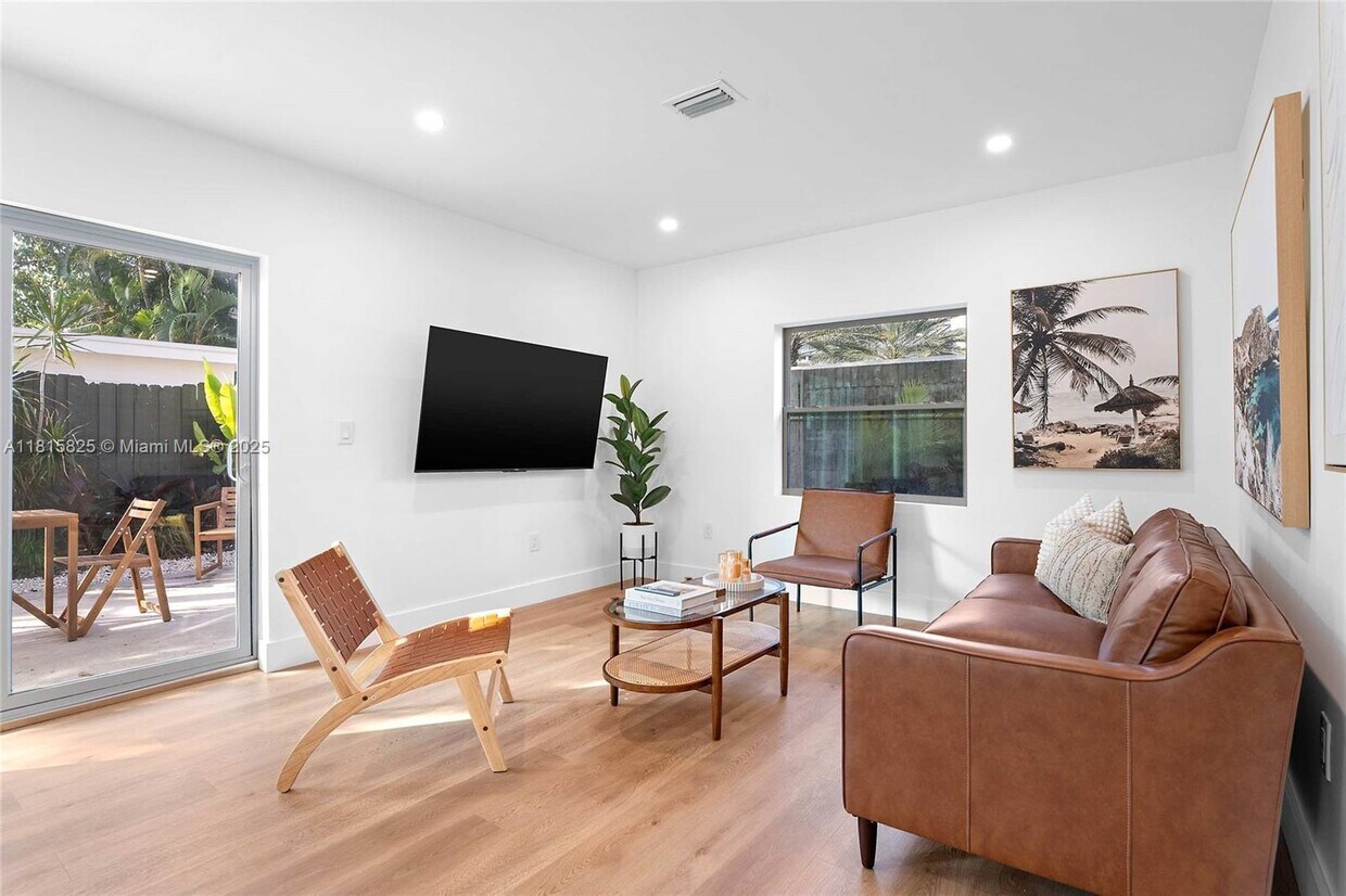 Foto principal - 921 NE 16th Terrace