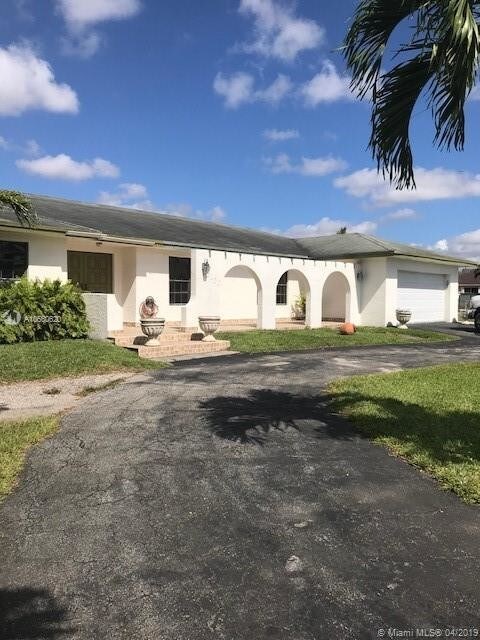 Building Photo - 1250 SW 144th Ave