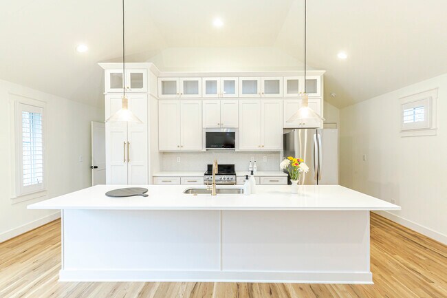 Building Photo - 2213 Belmont Blvd