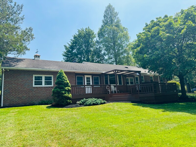 Foto del edificio - 721 Featherbed Ln
