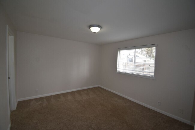 Building Photo - 3-Bedroom Home in Quiet Cul-De-Sac