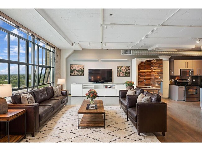 Building Photo - 2929 Chicago Ave