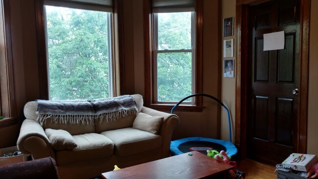 Living Room - 3101 N Monticello Ave