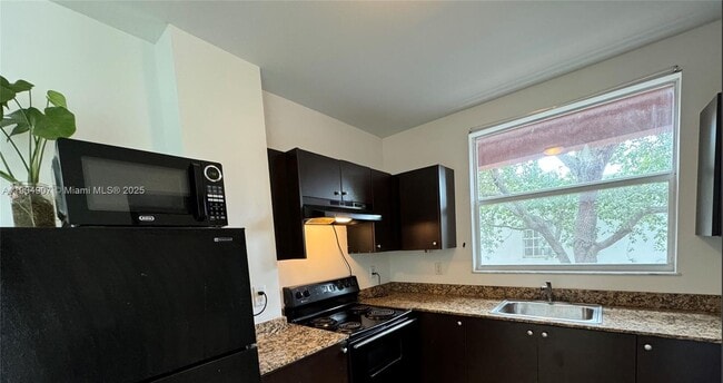 Foto del edificio - 529 NE 62nd St