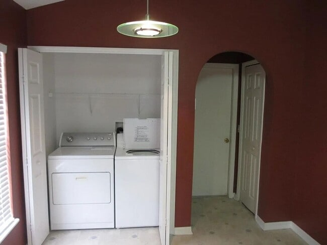 Building Photo - 4754 Willamette Cir