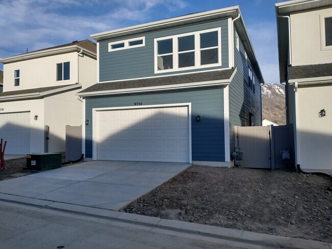 Building Photo - 9751 Featherstone Dr