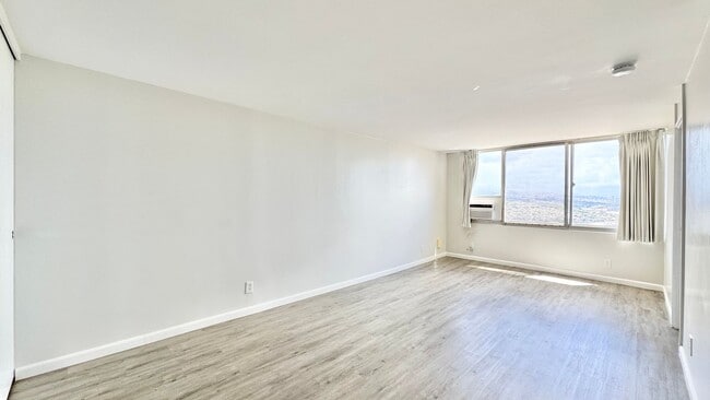 Building Photo - RENOVATED, PENTHOUSE VIEWS - Studio Unit i...