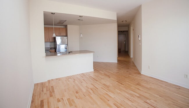 Foto del edificio - 242 E Water St