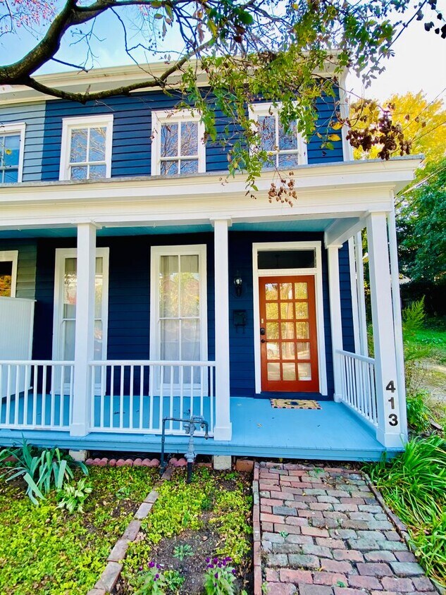 Foto principal - Beautifully Renovated 2bdrm/1.5bth Row Hou...