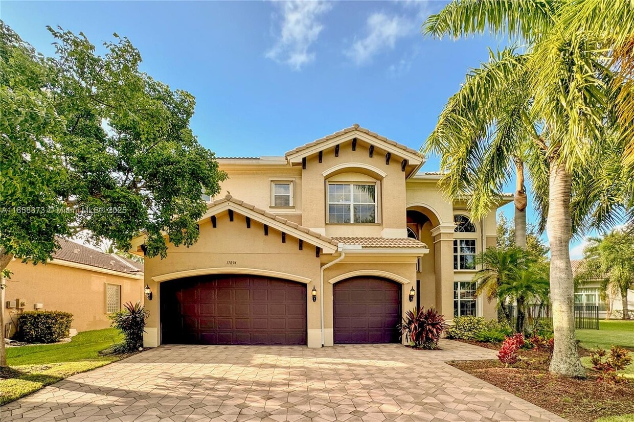 Foto principal - 11894 Fox Hill Cir