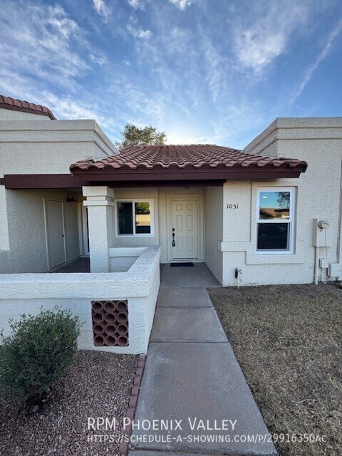 Foto principal - Updated 2 bed / 2 bath Townhome in Mesa wi...