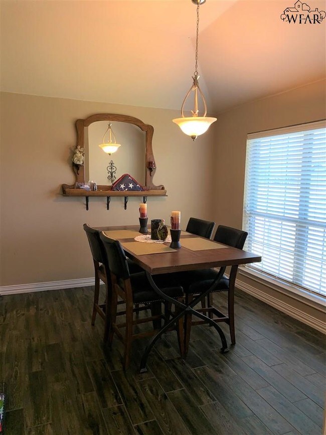 Foto del edificio - 5623 Ross Creek Ln