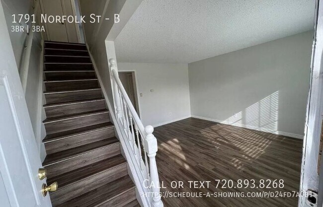 Building Photo - 3 Bed 2.5 Bath Townhome with W/D and Priva...