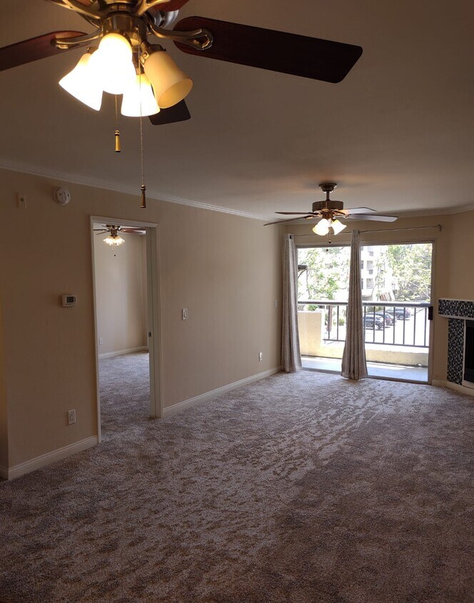 5535 Canoga Ave Unit 205, Woodland Hills, CA 91367 Condo for Rent in
