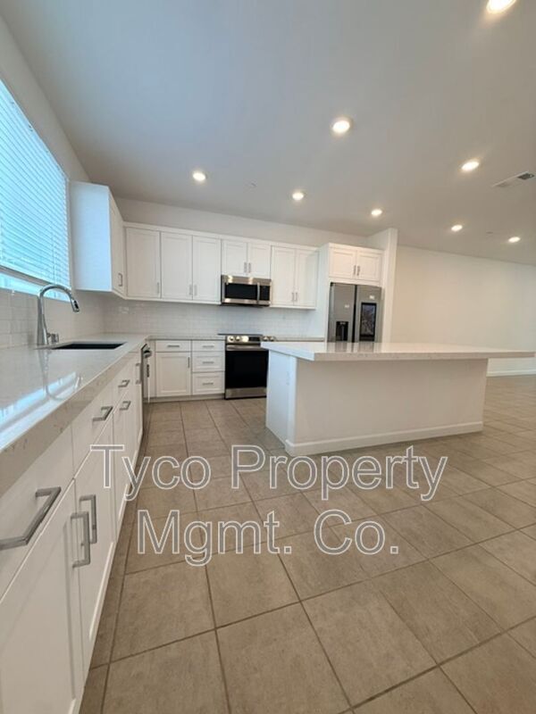 Building Photo - 784 Vada St