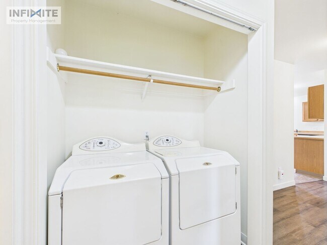 Foto del edificio - Great Three Bedroom Condo in Belgrade!