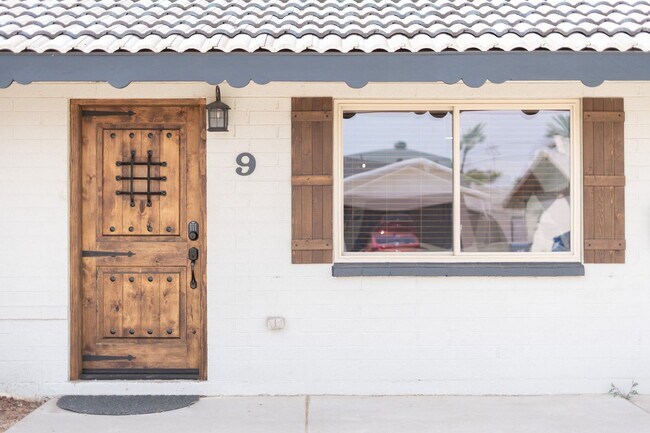 Building Photo - 9 E Del Rio Dr