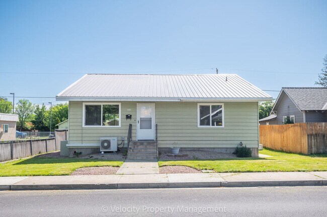 Foto del edificio - Charming Remodeled Home in Downtown Redmon...
