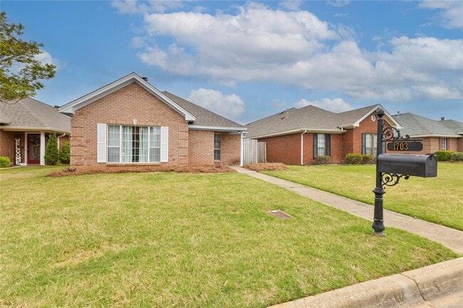 Foto del edificio - 1703 Pebble Creek Dr