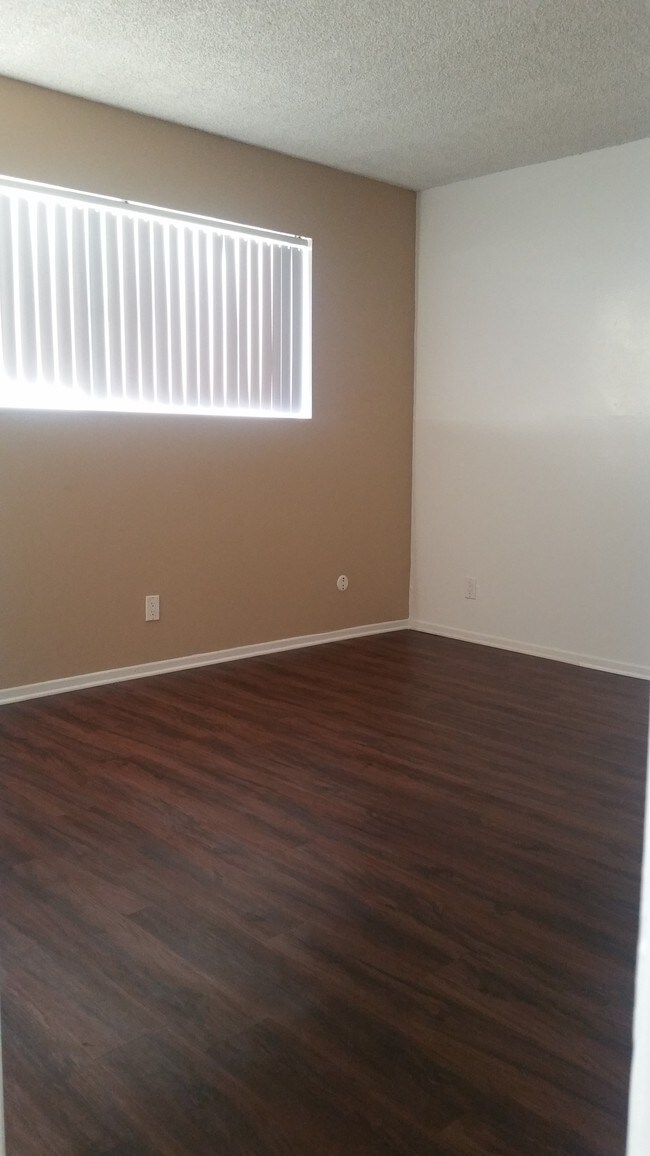 Building Photo - 13320 Doty Ave