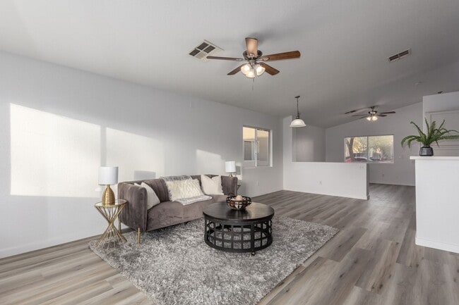 Foto del edificio - 1952 N 103rd Dr