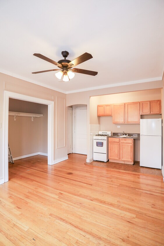 Foto principal - 3353 W Eastwood Ave