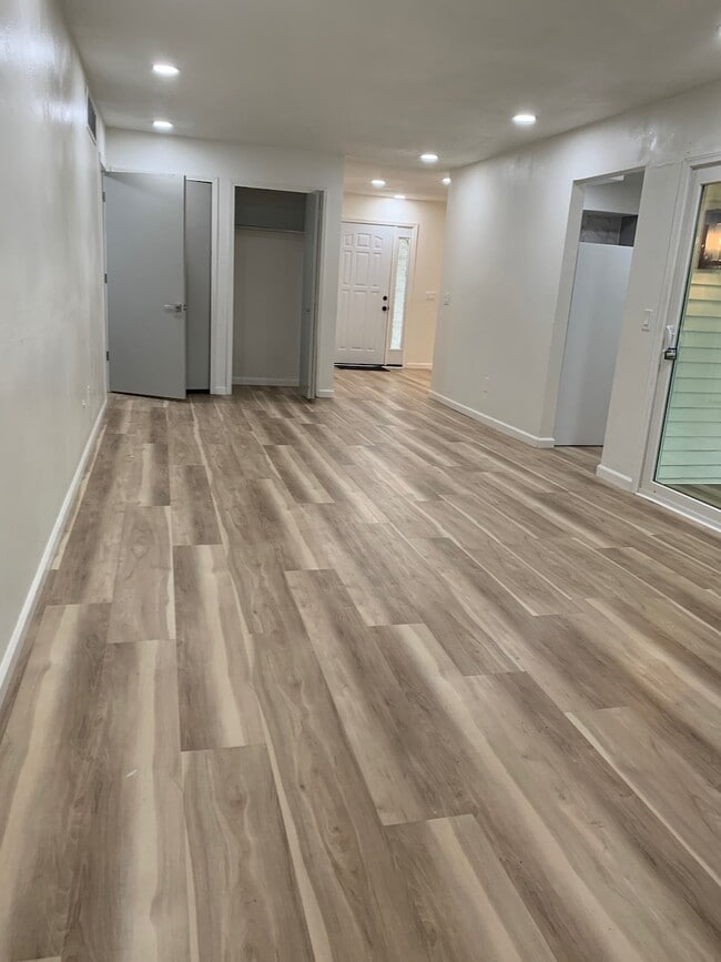 Building Photo - 5141 Inland Dr