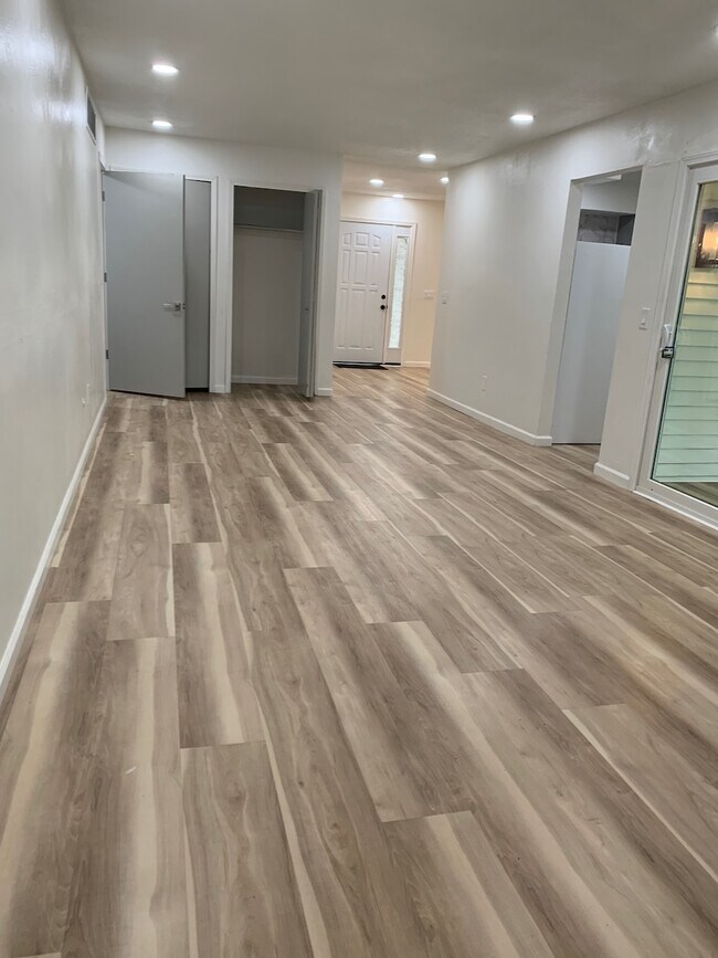 Foto del edificio - 5141 Inland Dr