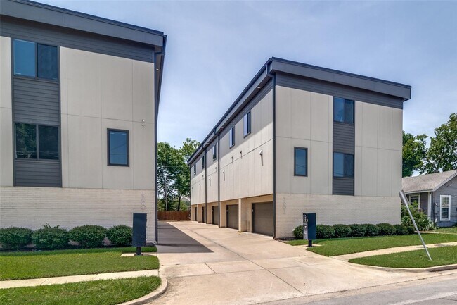 Building Photo - Prime Lower Greenville location with an open floorplan!