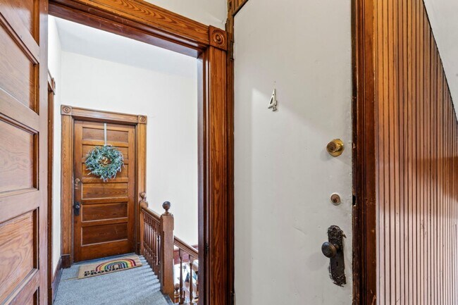 Building Photo - 817 Rubel Ave