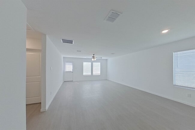 Foto del edificio - 814 Ginkgo Wy