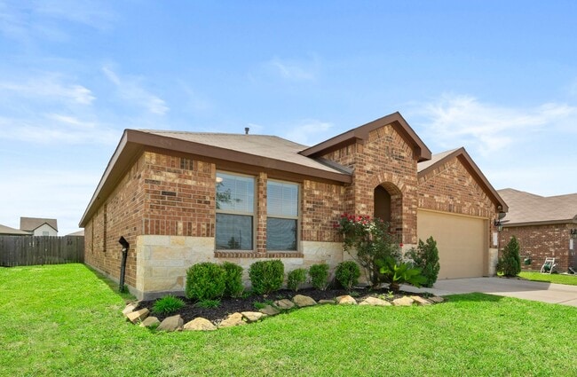 Building Photo - Modern Comfort in Rosenberg’s Sunset Cross...