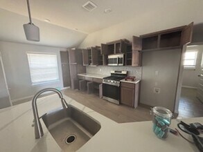 Building Photo - 4006 Lynford Ln