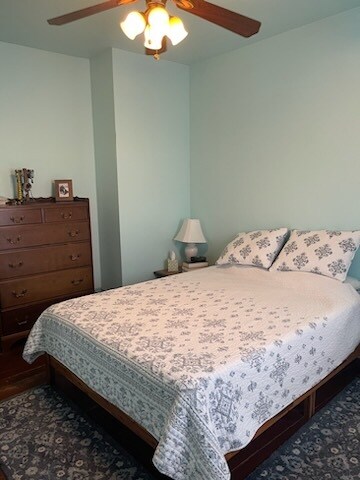bedroom - 2367 Laurel St