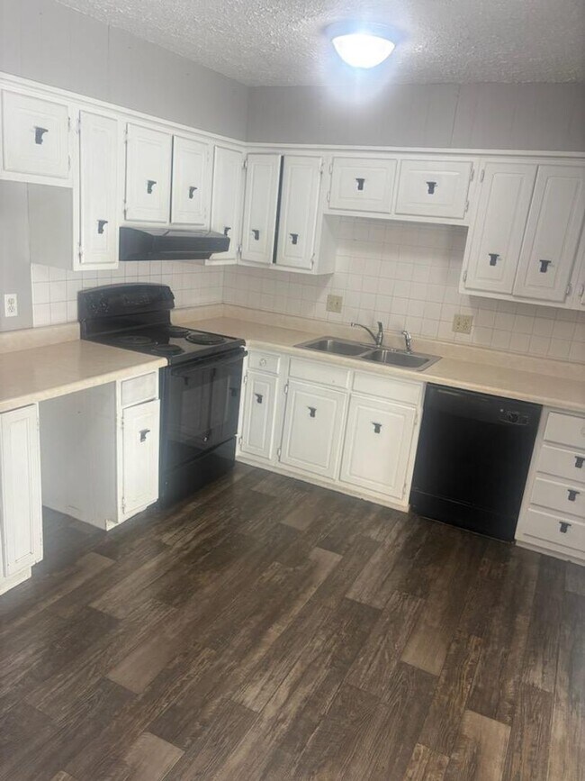 Foto del edificio - Split Level 4 Bedroom