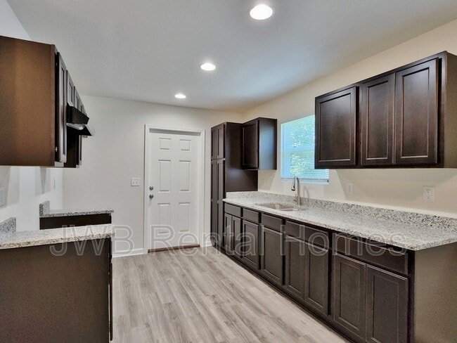 Photo - 2327 Janette St House