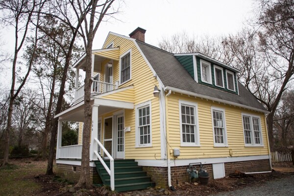 Building Photo - Studio Apartment in Renovated Cottage off ...